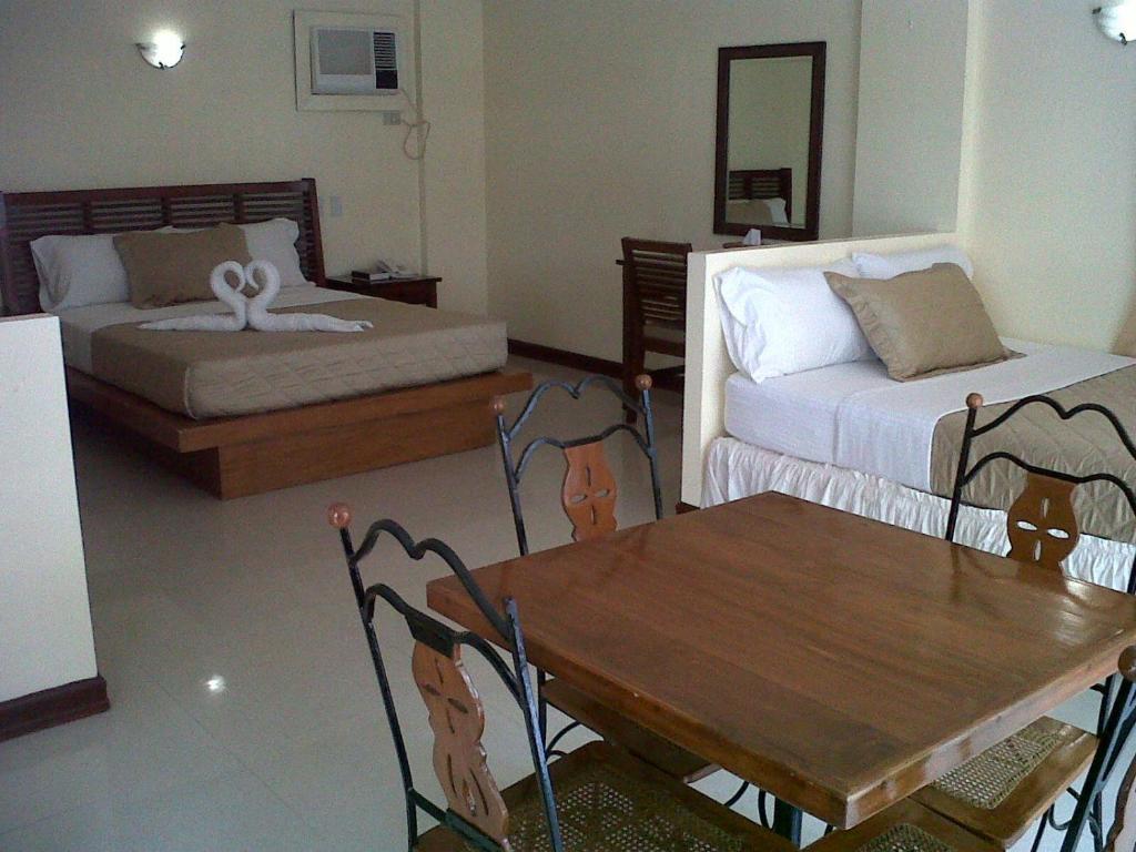 Balabag  Beachcomber Resort חדר תמונה